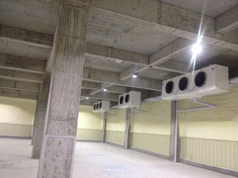 大型土建冷库喷涂保温